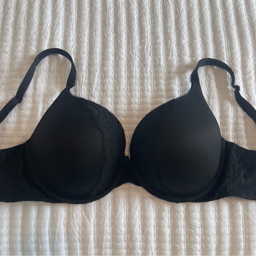 Victoria’s Secret bra size 32DDD black color